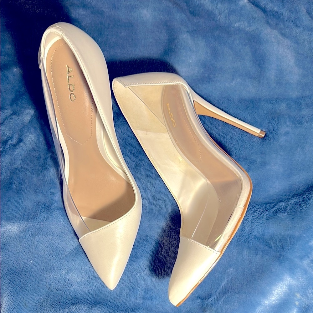 Aldo White Heels with Pointed Toe and Stiletto Heel